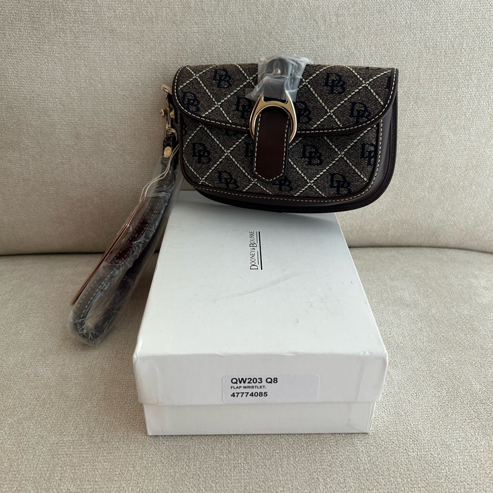 NWT Dooney & Bourke Flap Wallet Wristlet